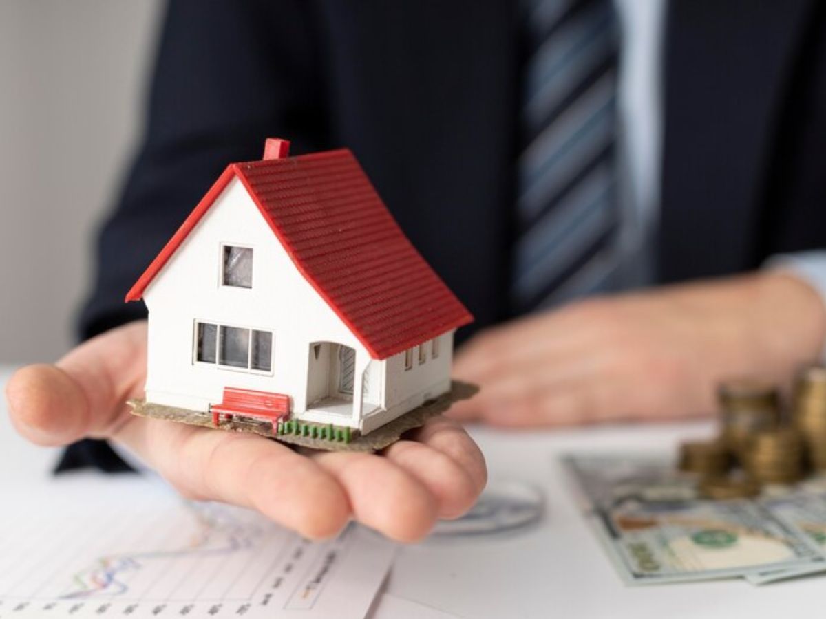 Home Loan: होम लोन लेते समय सिर्फ इन 5 बातों का रखें ध्यान, कभी बोझ नहीं लगेगा कर्ज