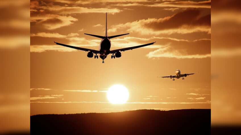 घने कोहरे में ट्रेंड पायलट नहीं भेजना Air India और SpiceJet को भारी, DGCA ने पकड़ा दिया कारण बताओ नोटिस