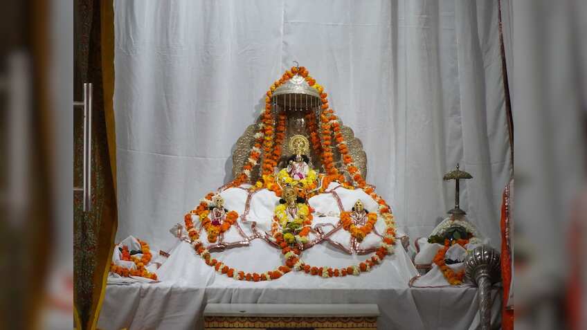 कैसा है राम मंदिर के प्राण प्रतिष्ठा समारोह का निमंत्रण पत्र? भव्य राम मंदिर सहित के साथ इन चीजों को किया है शामिल