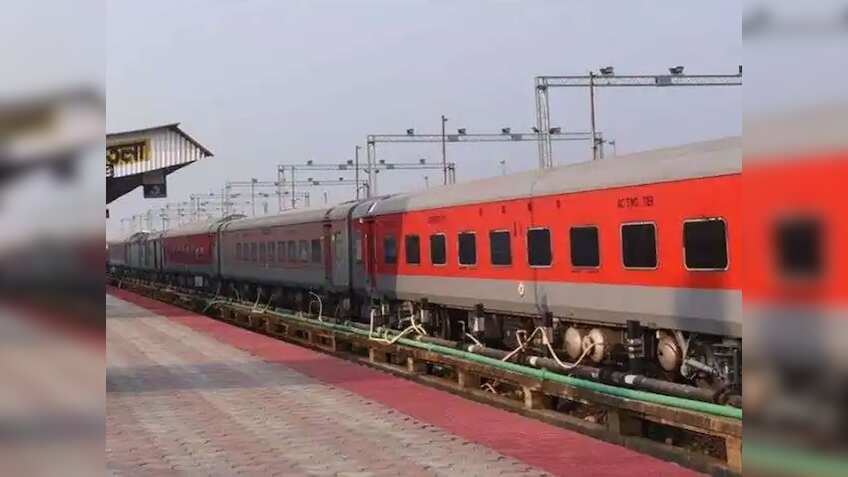 मकर सक्रांति पर रेलवे की श्रद्धालुओं को सौगात, गोरखनाथ मंदिर खिचड़ी मेला के लिए चलाई जाएगी स्पेशल ट्रेन, देखें शेड्यूल