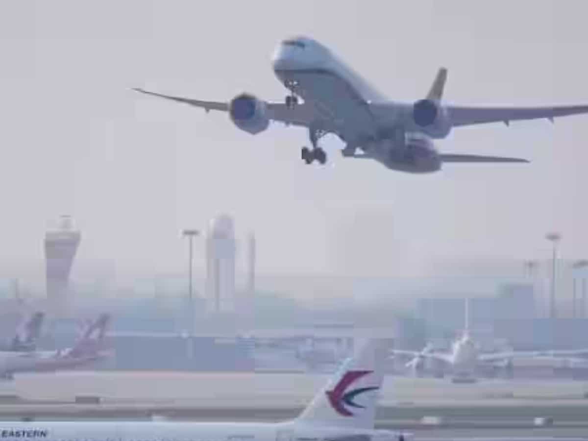 Delhi Flight Delayed: दिल्ली-एनसीआर में छाया घना कोहरा, कम विजिबिलिटी के कारण कई फ्लाइट हुई लेट