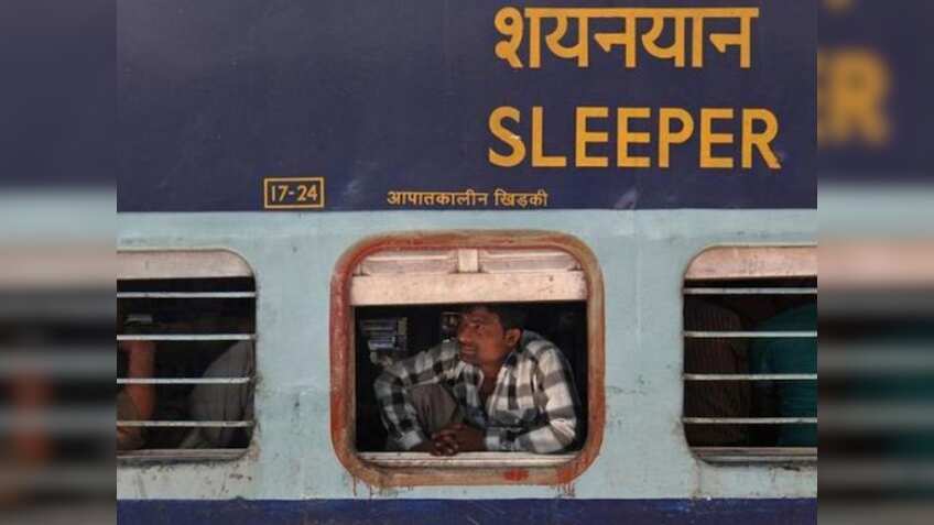 पैसेंजर्स की ये गलती भर रही है रेलवे का खजाना, सिर्फ दिसंबर में 2 लाख से अधिक पैसेंजर्स पर लगाया जुर्माना