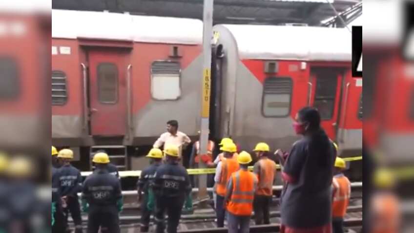 Telangana Train Accident: तेलंगाना के नामपल्ली रेलवे स्टेशन पर चारमीनार एक्सप्रेस के तीन डिब्बे पटरी से उतरे, पांच लोग घायल