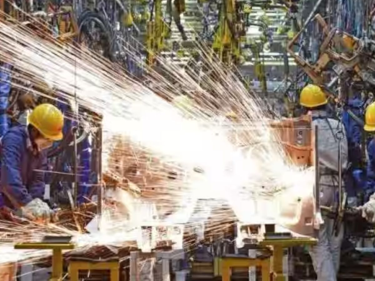 IIP Growth: सरकार ने जारी किया नवंबर का IIP डेटा, मैन्युफैक्चरिंग सेक्टर में नरमी आने से 2.4% की दर से बढ़ा
