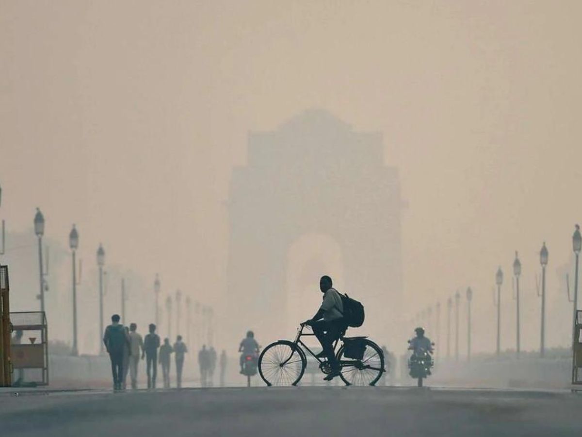 Delhi GRAP-3 Restrictions: दिल्ली में एक बार फिर से हवा हुई खतरनाक, निर्माण कार्य सहित इन कामों पर लगा प्रतिबंध