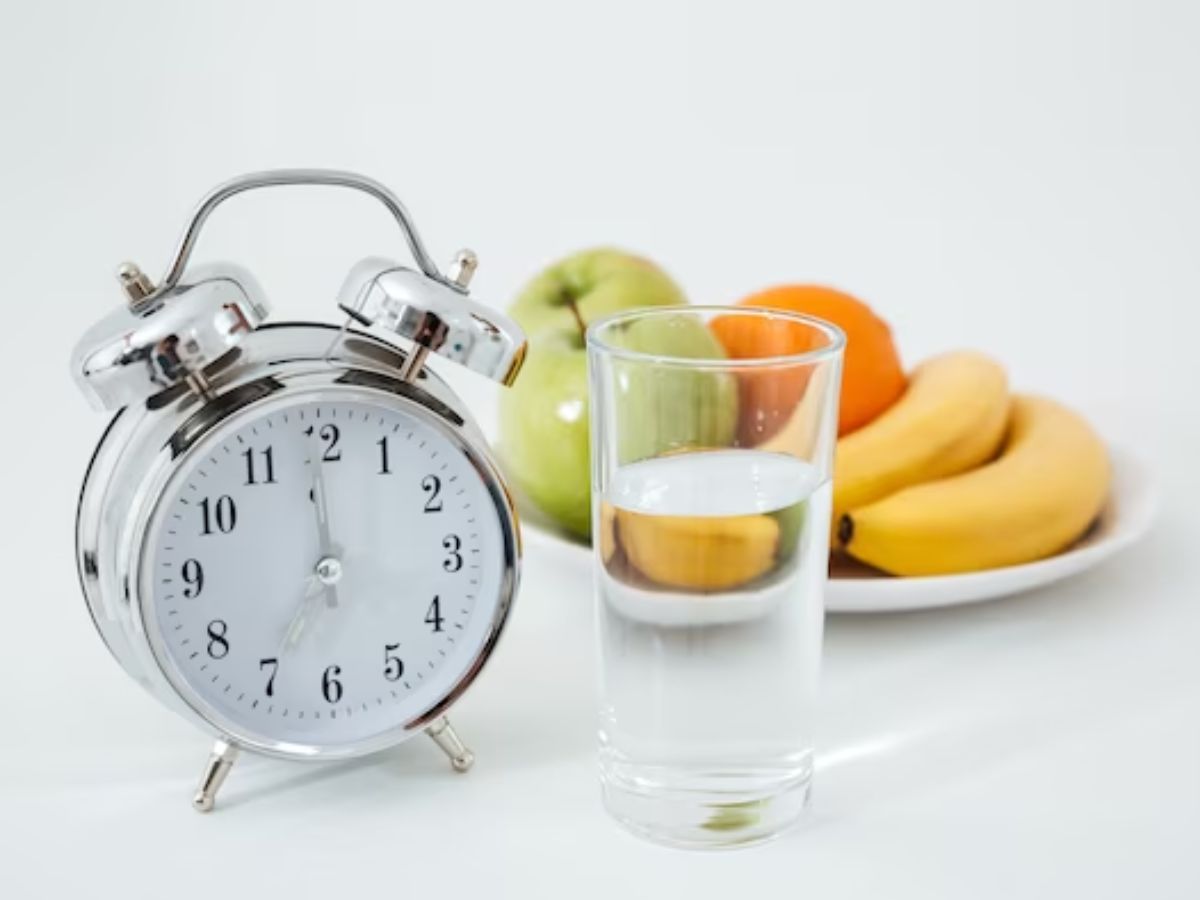 Intermittent Fasting Benefits: फिटनेस के साथ आपको अच्छा और लंबा जीवन देने में भी मददगार है इंटरमिटेंट फास्टिंग