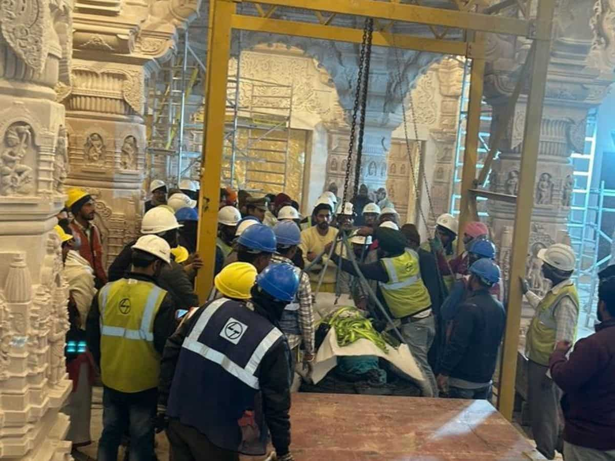 Ram Mandir Updates: प्राण प्रतिष्‍ठा से पहले राम मंदिर गर्भगृह में पहुंची 'राम लला' की मूर्ति