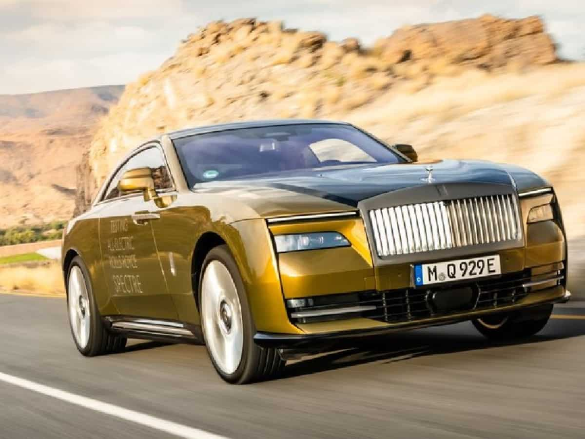 इलेक्ट्रिक व्हीकल में एंट्री ले रही है Rolls Royce; लॉन्च करेगी अपनी ये दमदार कार, जानें कितनी होगी कीमत