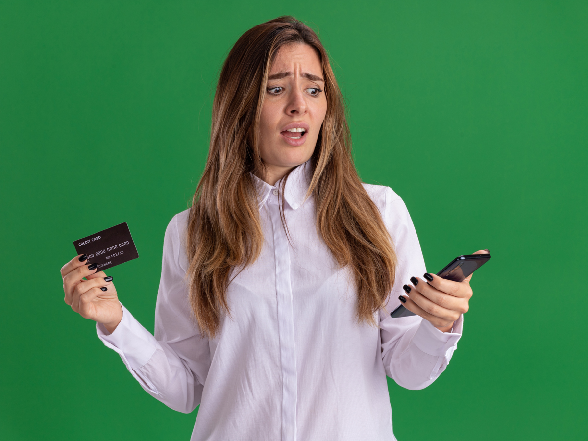मुफ्त Credit Card.. ढेर सारा Cashback.. ऊपर से Reward Points.. जानिए कैसे कमाती हैं ये कंपनियां