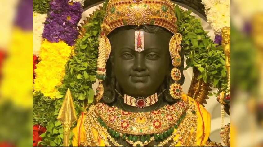 Ayodhya Ramlala Photos: अयोध्या में विराजमान हुए रामलला, प्राण प्रतिष्ठा के बाद दिव्य छवी आयी सामने