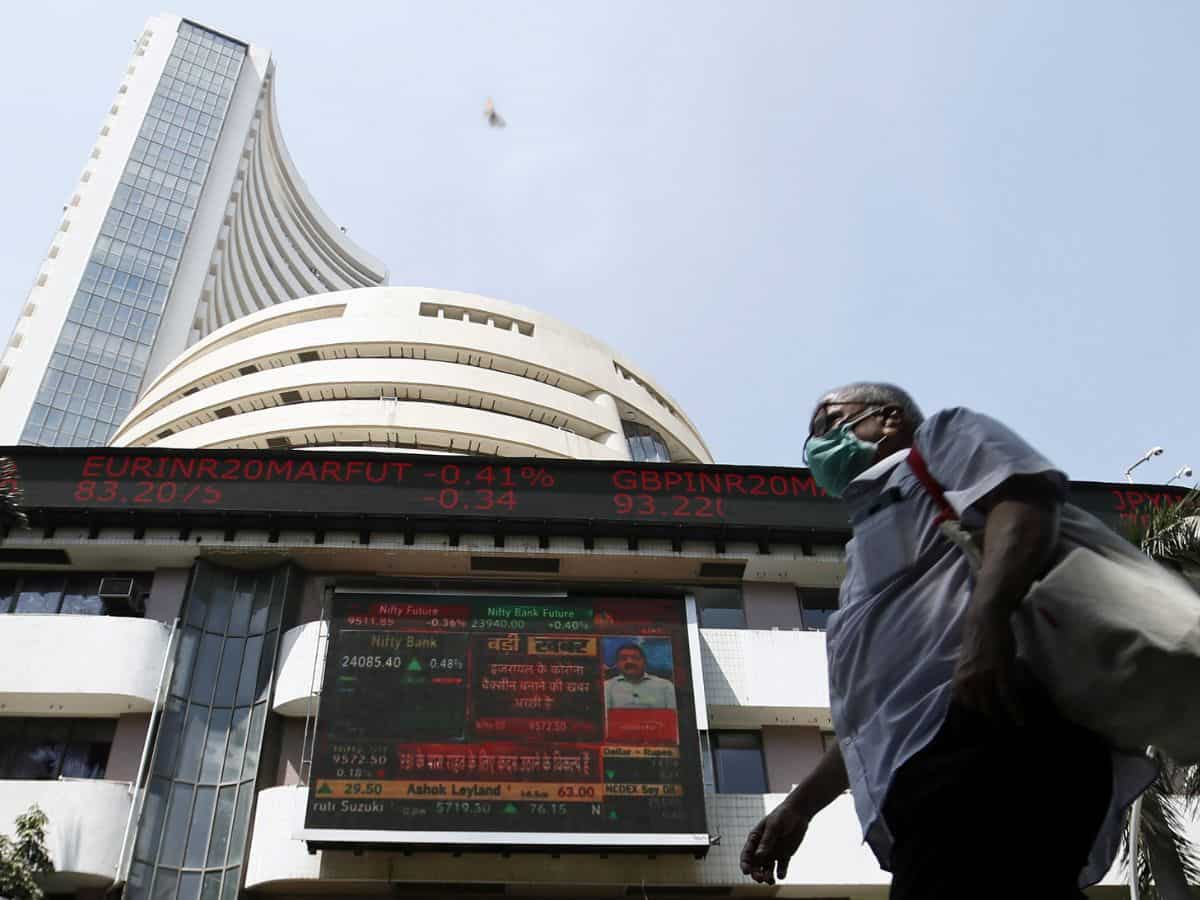 Stock Market Highlights: बजट और मंथली एक्सपायरी से पहले बाजार थर्राया; सेंसेक्स 1053 अंक नीचे बंद, IndusInd Bank 6% फिसला