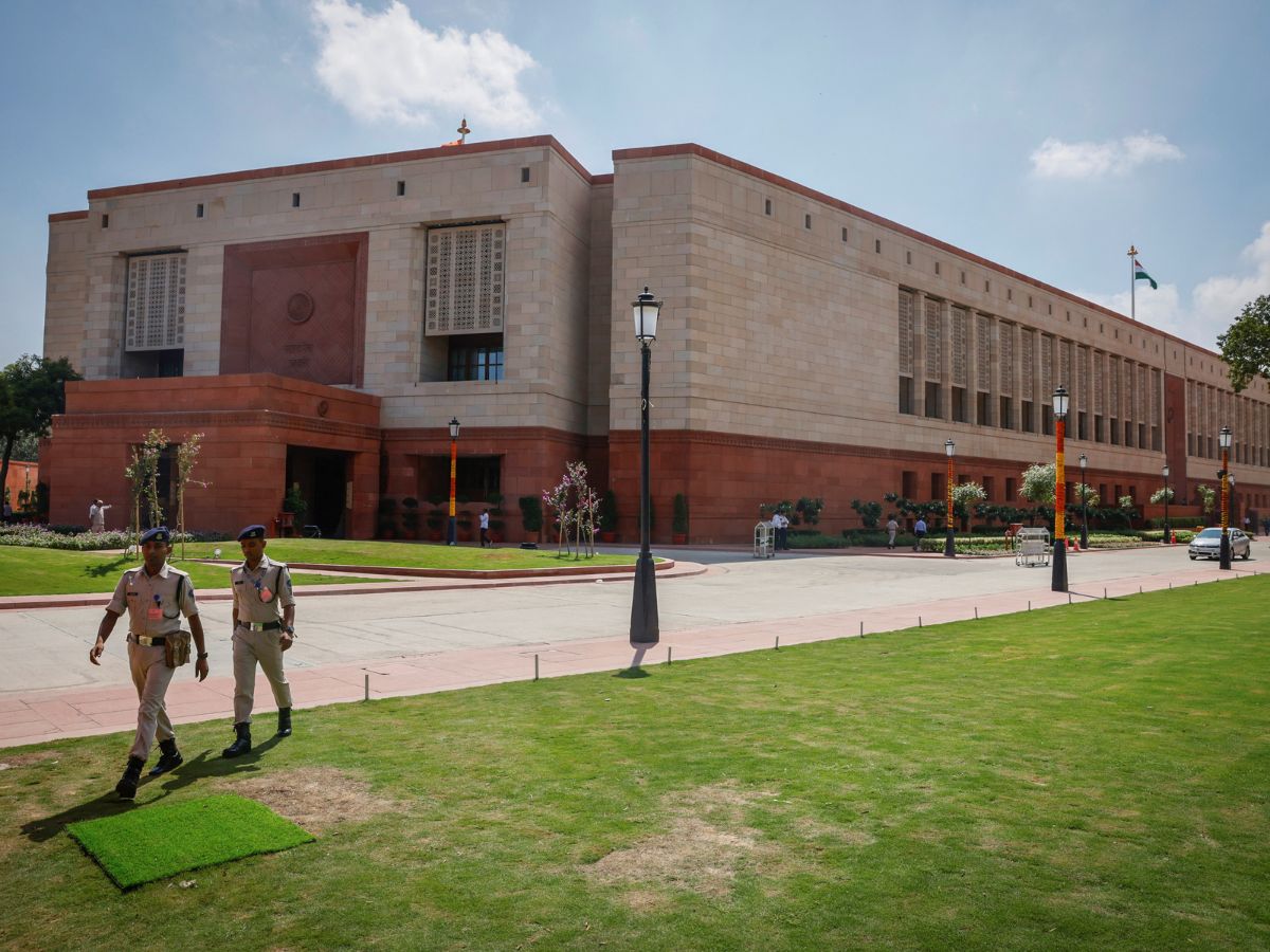 Budget 2024: बजट सेशन से पहले संसद की सुरक्षा में जुड़ी CISF की टुकड़ी, इन चीजों की होगी पूरी तरह से मनाही