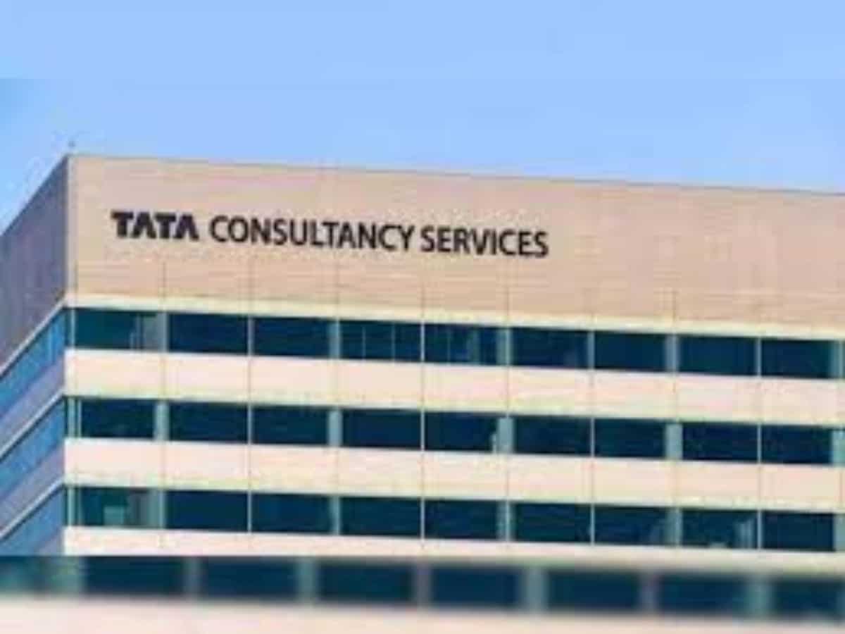 Tata Group की IT कंपनी को लगा बड़ा झटका, ऑक्सफोर्ड ने खत्म किया करार, शेयर पर होगा असर
