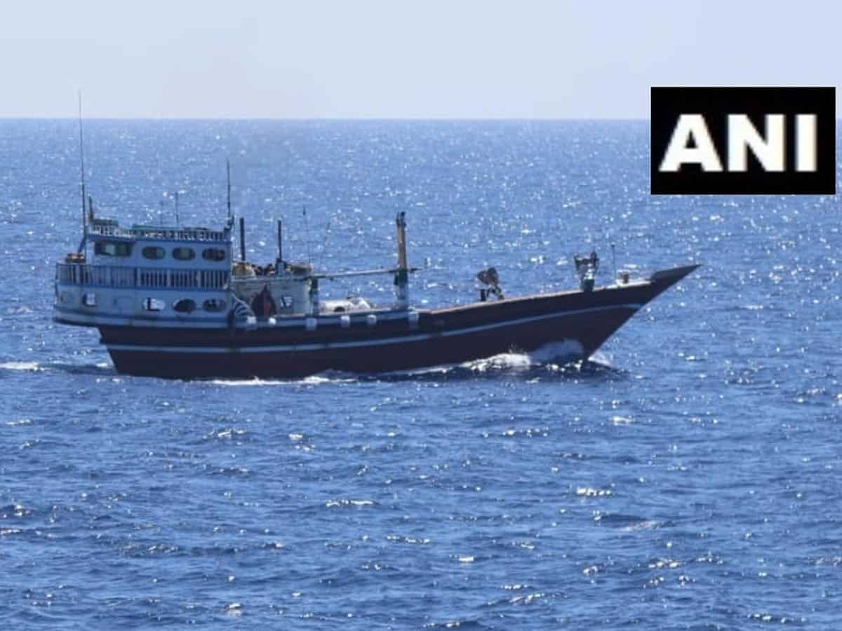 समुद्री डाकुओं पर भारतीय नौसेना का बड़ा एक्शन, अरब सागर में मछुआरों को सुरक्षित बचाया, बड़ा रेस्क्यू ऑपरेशन सफल