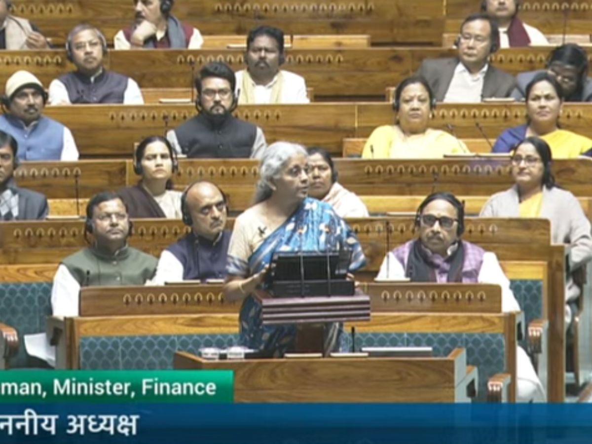 Union Budget 2024: रूफटॉप सोलर प्लान के तहत 1 करोड़ घरों को 300 यूनिट/महीना फ्री बिजली