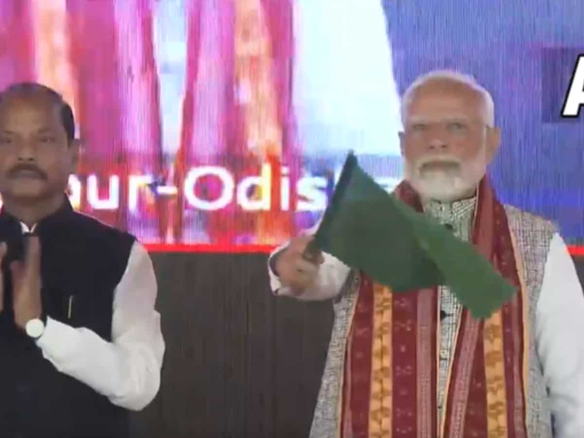 PM मोदी ने 68 हजार करोड़ रुपये की परियोजनाओं का किया उद्धघाटन, पुरी-सोनपुर साप्ताहिक एक्सप्रेस को दिखाई हरी झंडी