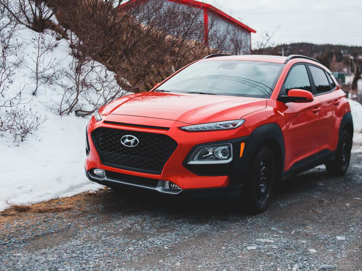 पहाड़ों पर घूमने का है प्लान और रास्ते में मिल जाए बर्फ तो आजमाएं ये टिप्स, इस तरह करें परफेक्ट ड्राइविंग 