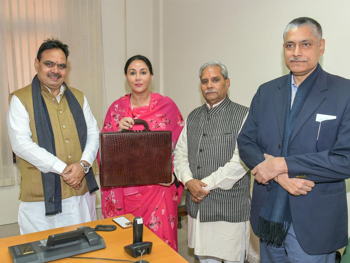 Rajasthan Budget 2024: 70 हजार सरकारी नौकरी का ऐलान, 300 यूनिट फ्री बिजली, जानिए राजस्थान बजट की घोषणाएं