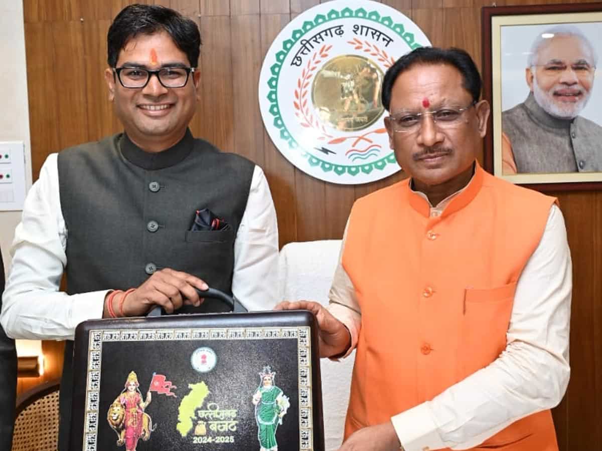Chattisgarh Budget: आम जनता पर नहीं लगेगा कोई नया टैक्स, राम लला दर्शन के लिए 35 करोड़ रुपए का प्रावधान, जानिए बजट की बड़ी घोषणाएं