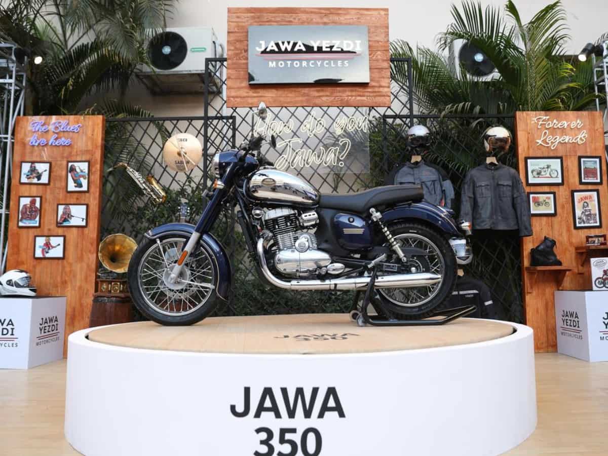 महिंद्रा ब्लू फेस्टिवल में शोकेस हुई नई Jawa 350 Blue, स्टनिंग कलर और बेहतरीन लुक; देखें तस्वीरें