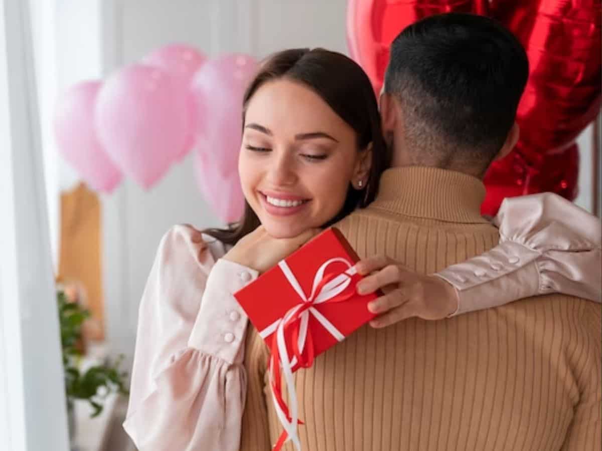 Valentine’s Day Gifts: पार्टनर की खुशी का नहीं रहेगा ठिकाना, जब गिफ्ट में मिलेगा कुछ ऐसा जो उन्‍होंने सोचा भी नहीं था