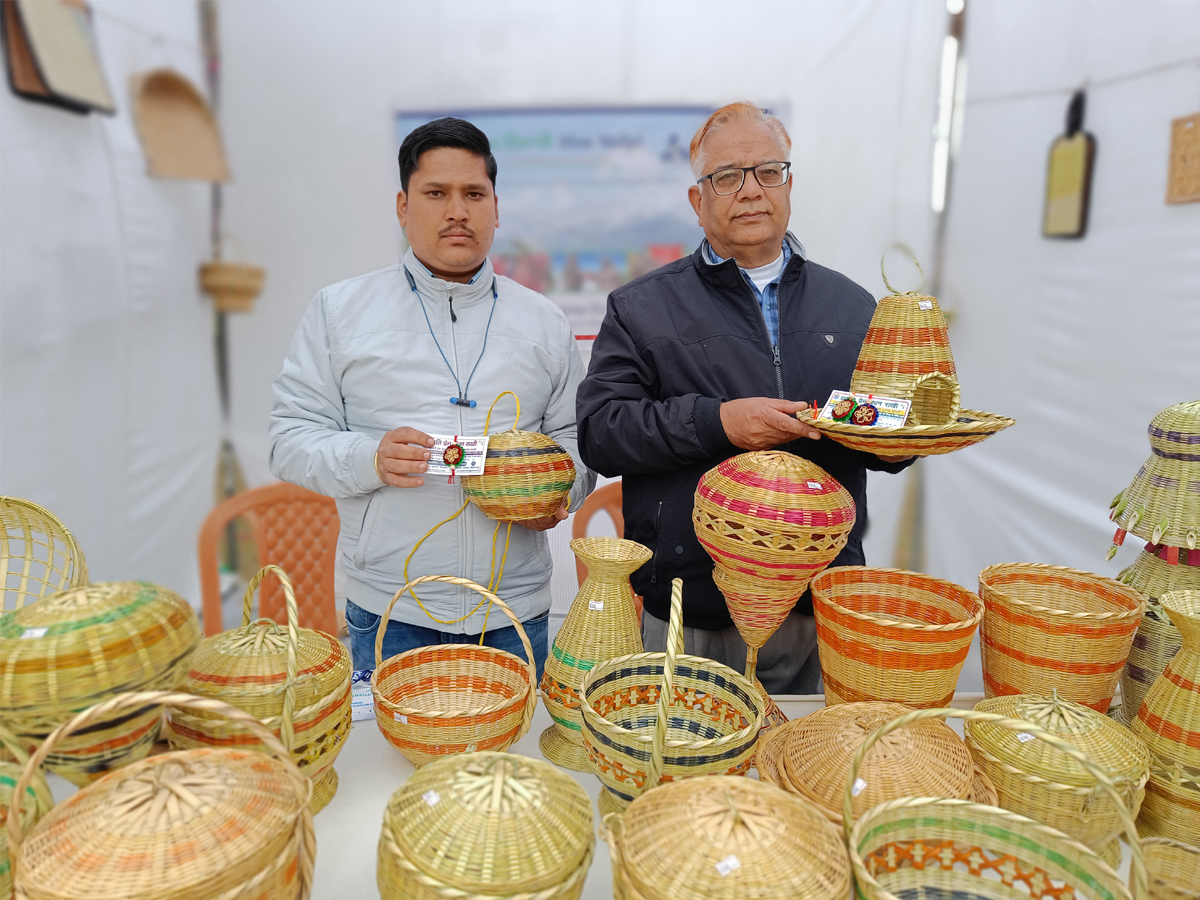 Startup Story: हिमालय की गोद से ढूंढा 'रिंगाल', बनाईं खास चीजें, बॉलीवुड से लेकर सियाचिन तक पहुंच रहे इनके प्रोडक्ट!
