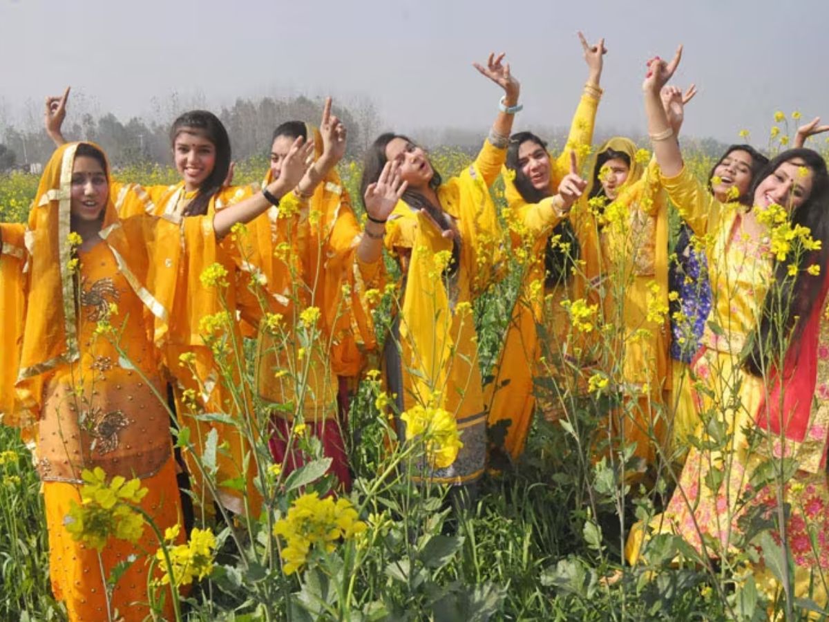 Basant Panchmi 2024: बसंत पंचमी का पीले रंग से क्या है कनेक्शन, क्यों इस रंग को देते हैं इतनी अहमियत?