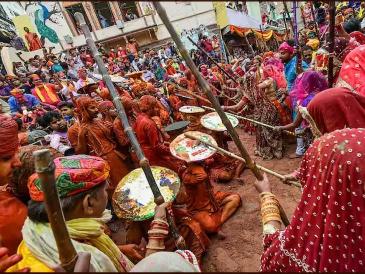 बसंत पंचमी के साथ ब्रज में शुरू हुई 40 दिनों की होली, बरसाने की लट्ठमार होली में होना चाहते हैं शामिल तो जान लें तारीख