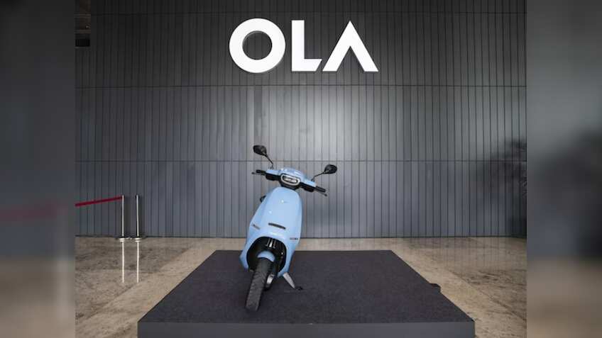 OLA का बड़ा गिफ्ट! अपने सभी स्कूटर पर ₹25000 तक घटा दिए दाम, सस्ते में खरीदें e-Scooters 