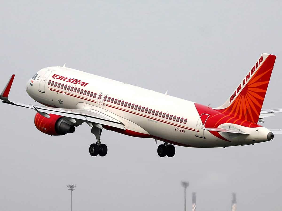 बुजुर्ग यात्री की मौत पर DGCA सख्त, एयर इंडिया को भेजा कारण बताओ नोटिस, एक हफ्ते में मांगा जवाब
