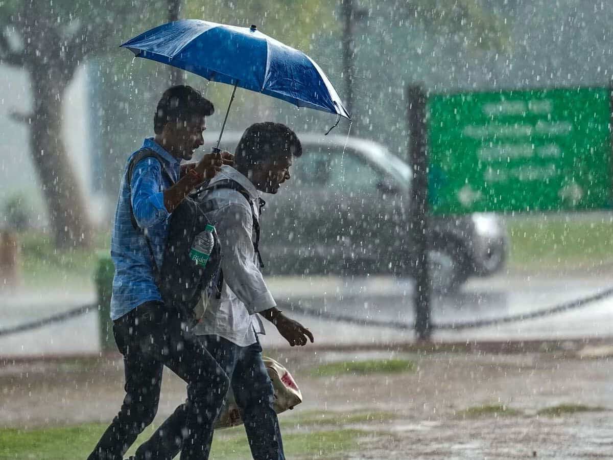 Weather Update: दिल्ली में मौसम ने फिर बदली करवट, IMD ने इन राज्यों के लिए जारी किया बारिश का अलर्ट