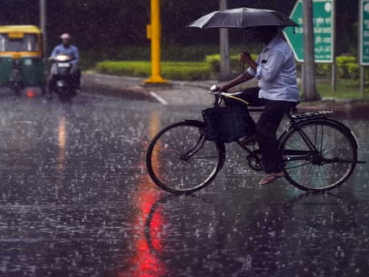 दिल्ली-NCR में देर रात हुई बारिश ने बढ़ाई ठंड,  22 फरवरी तक देश के कई हिस्सों में बारिश का अनुमान, जानें अपने शहर का हाल