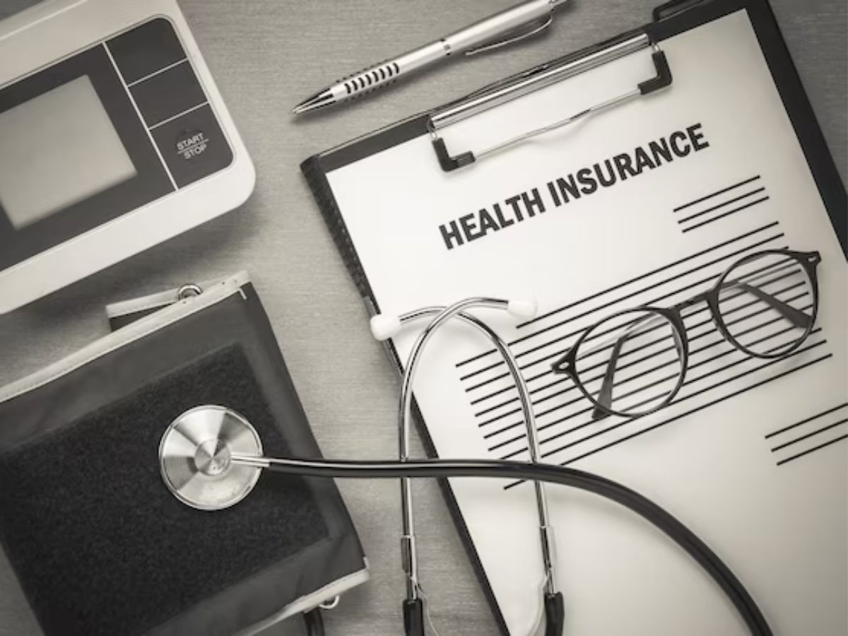 विदेश में पढ़ रहे 'देसी' छात्रों के लिए स्पेशल हेल्थ इंश्योरेंस, HDFC Life International देगी 30 लाख US डॉलर तक का कवरेज