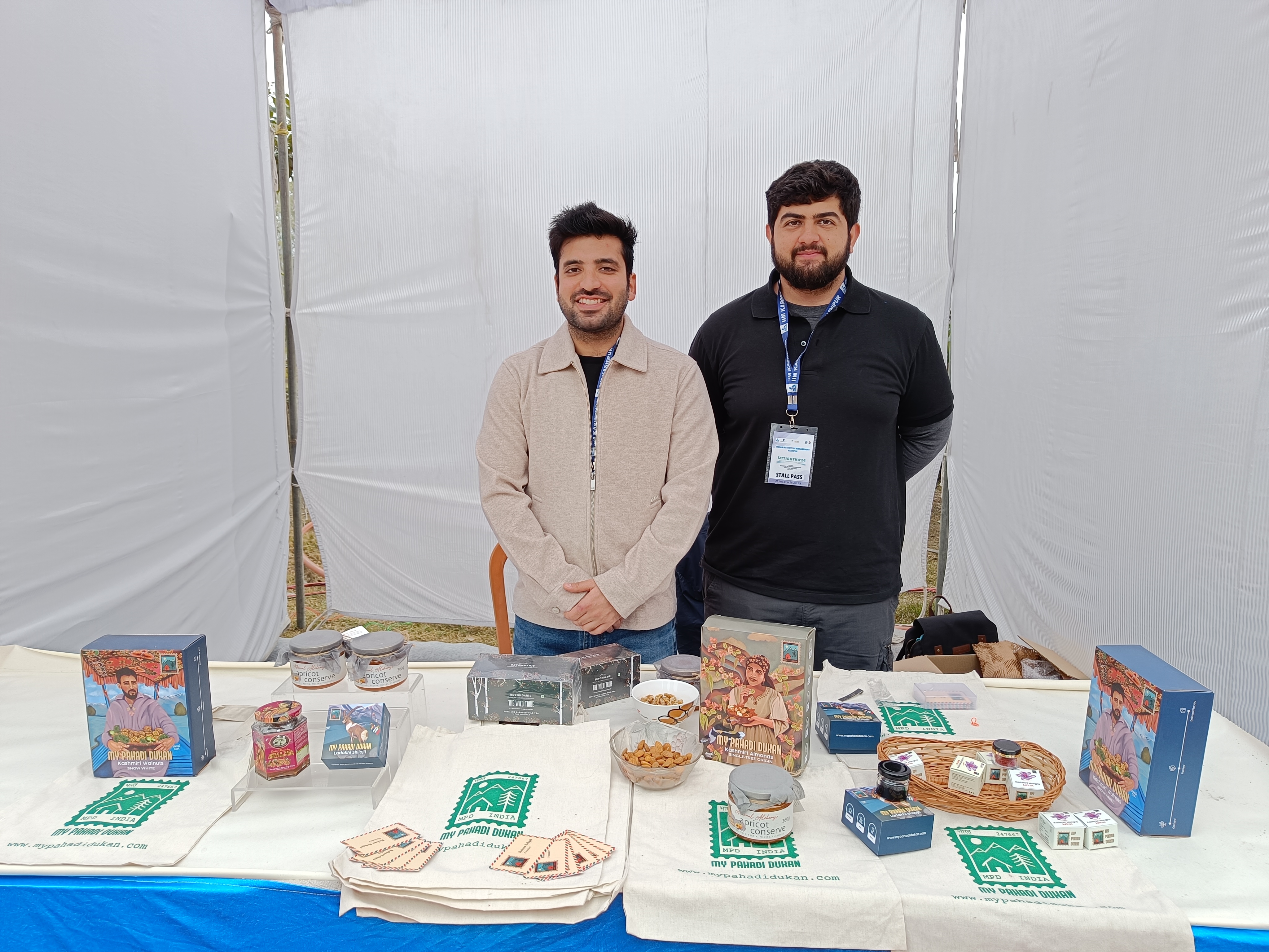 Startup Story: 'फुंसुक वांगड़ू' के स्टूडेंट ने किया कमाल, 1 लाख से खड़ा किया ₹80 लाख का बिजनेस, हिमालय के किसानों की कर रहा मदद