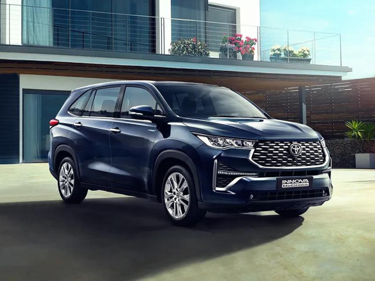 लॉन्च के 14 महीने में ही बिक गईं 50,000 यूनिट्स; Toyota की ये हाइब्रिड एसयूवी देती है 24 kmpl का माइलेज