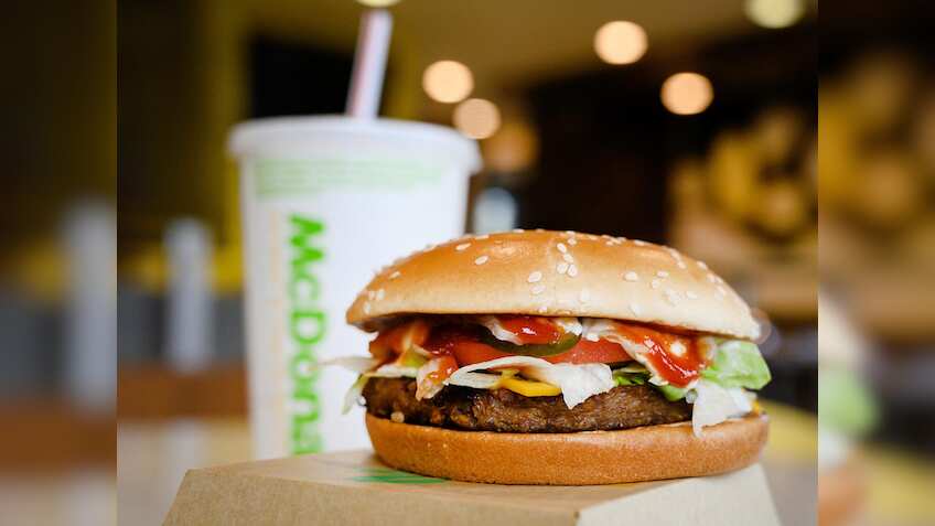 महाराष्ट्र FDA का मैकडोनाल्ड्स पर बड़ा एक्शन, बर्गर में चीज के नाम पर हो रहा था ये झोल, प्रोडक्ट्स के बदले नाम
