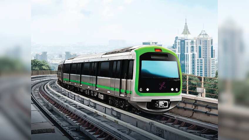 किसान के फटे कपड़े देख मेट्रो में चढ़ने से रोकना पड़ा महंगा, BMRCL ने तुरंत किया सुपरवाइजर को बर्खास्त