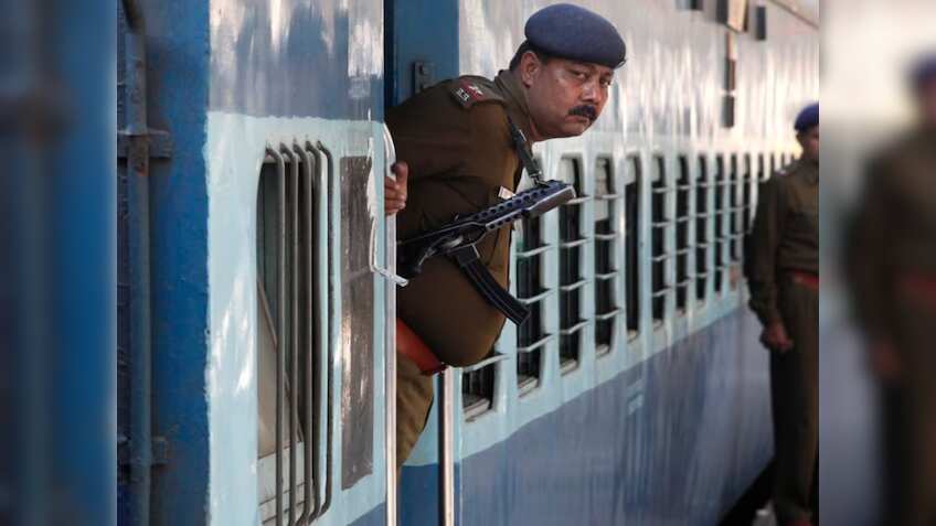 RRB Recruitment 2024: रेलवे बोर्ड ने निकाली 4660 पोस्ट पर भर्तियां? जी नहीं! अप्लाई करने के पहले जान लें ये बात