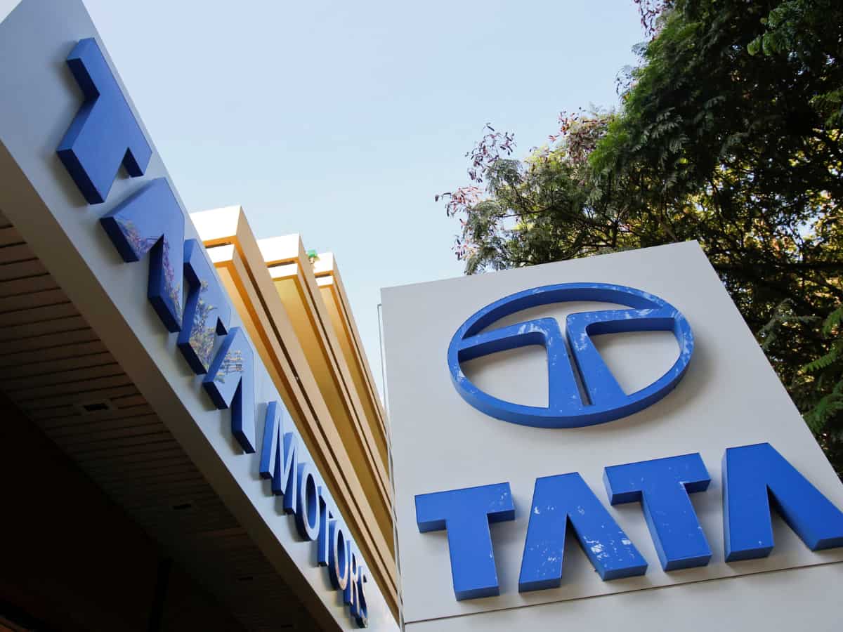 बाजार की हलचल में धड़ाम हुई भारत की 'टेस्ला', टाटा ग्रुप के शेयर पर ब्रोकरेज ने दी सटीक स्ट्रैटेजी, नोट कर लें टारगेट