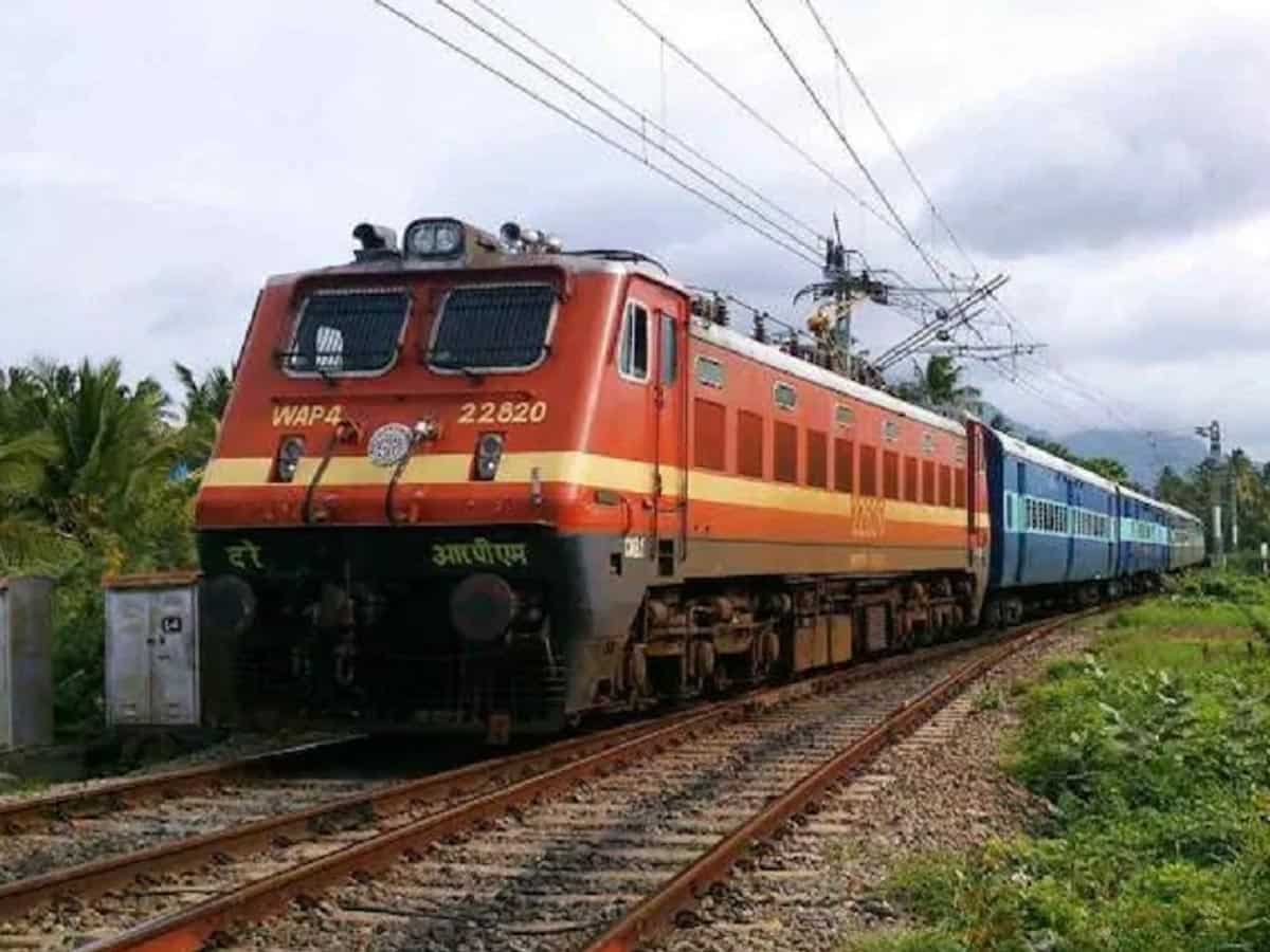होली से पहले रेलवे ने यात्रियों को दी बड़ी राहत, बिहार के इस स्टेशन पर रुकेंगी 10 ट्रेनें, चेक करें टाइम टेबल