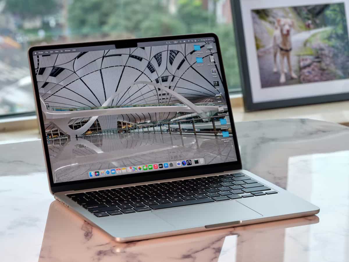 Apple ने दिया तगड़ा सरप्राइज, ₹20,000 घटा दी MacBook Air M2 की कीमत- कैसे मिल रहा है ये ऑफर?