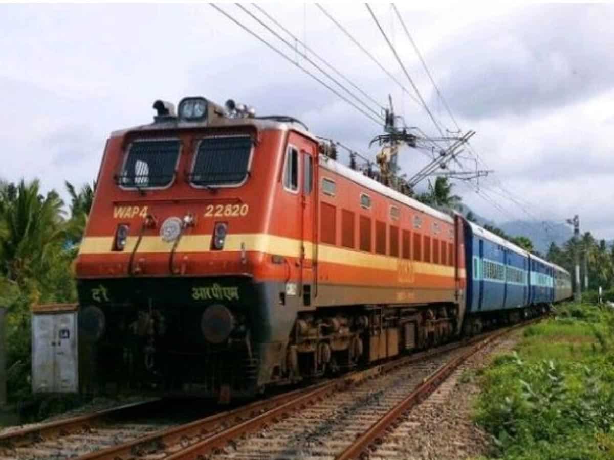 Holi Special Train: होली पर घर जाने का रेलवे ने किया इंतजाम, तीन स्पेशल ट्रेनों का किया ऐलान, चेक करें टाइम टेबल