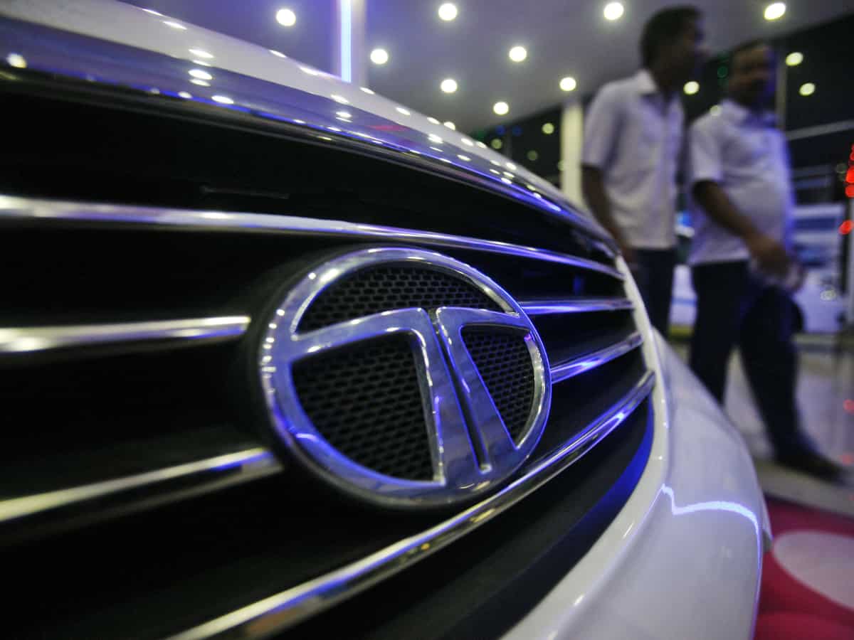डीमर्जर के बाद Tata Motors का बड़ा कदम! महंगे कर दिए कमर्शियल व्हीकल, जानें कब से लागू होगी कीमत