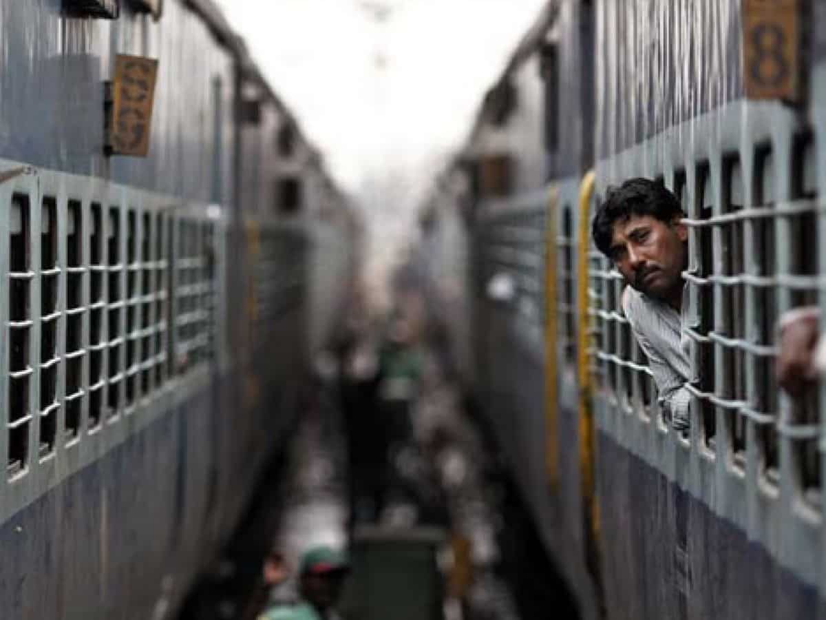 Holi पर रेलवे चला रही है 112 स्पेशल ट्रेनें, मुंबई, बनारस, कानपुर या प्रयागराज सभी के लिए मिलेगी कंफर्म टिकट