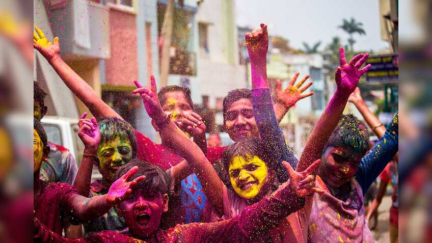 होली की छुट्टियों में इन ऑफबीट जगहों पर घूमने का करें प्लान, बजट में होगी ट्रिप, जानें डीटेल