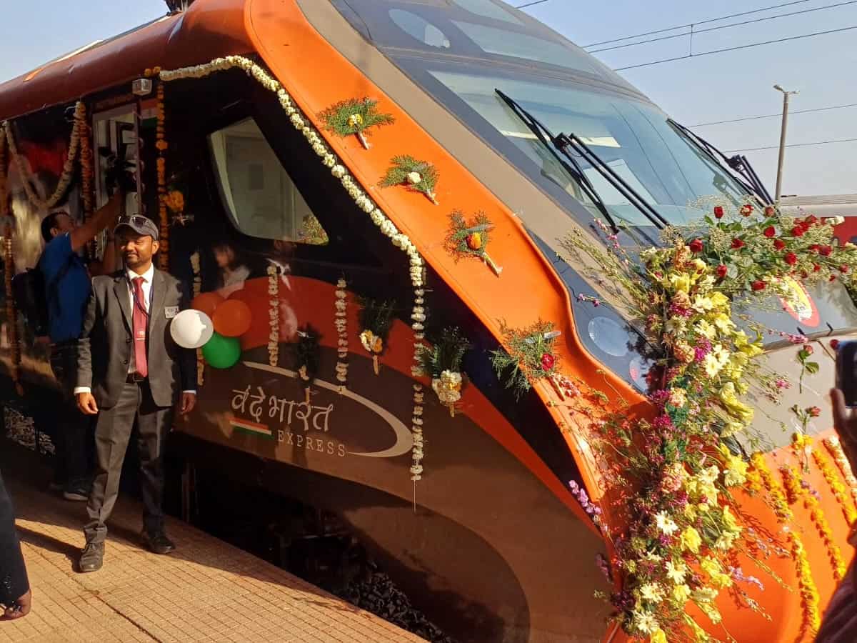 Vande Bharat: खजुराहो से दिल्ली का सफर 8 घंटे में होगा पूरा, जान लीजिए नई वंदे भारत ट्रेन का पूरा शेड्यूल