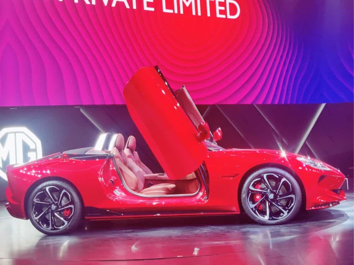 JSW Group-MG Motor ने क्षमता बढ़ाने के लिए किया ज्वाइंट वेंचर का एलान, पेश की इलेक्ट्रिक कार Cyberster