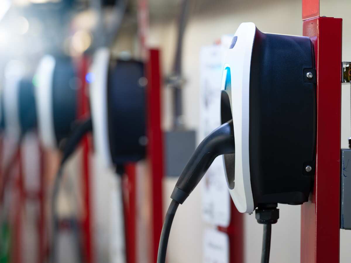 देश में लगातार बढ़ रहे 2W ईवी स्टार्टअप; नितिन गडकरी बोले- 2030 तक हर साल इतने बिकेंगे टू-व्हीलर्स 