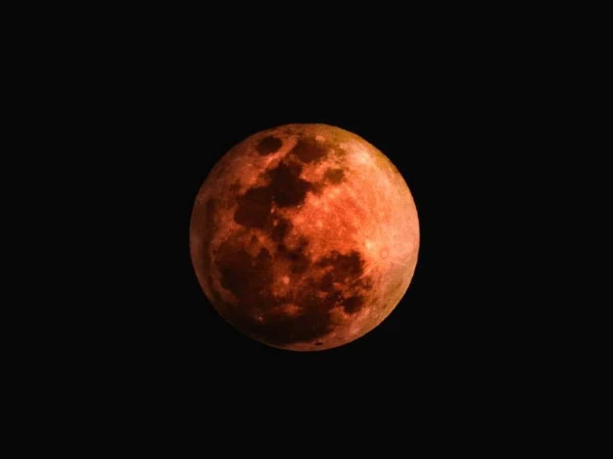 Chandra Grahan 2024: होली के दिन आपके शहर में कितने बजे लगेगा चंद्र ग्रहण, कैसे दिखेगा? नोट कर लें टाइम