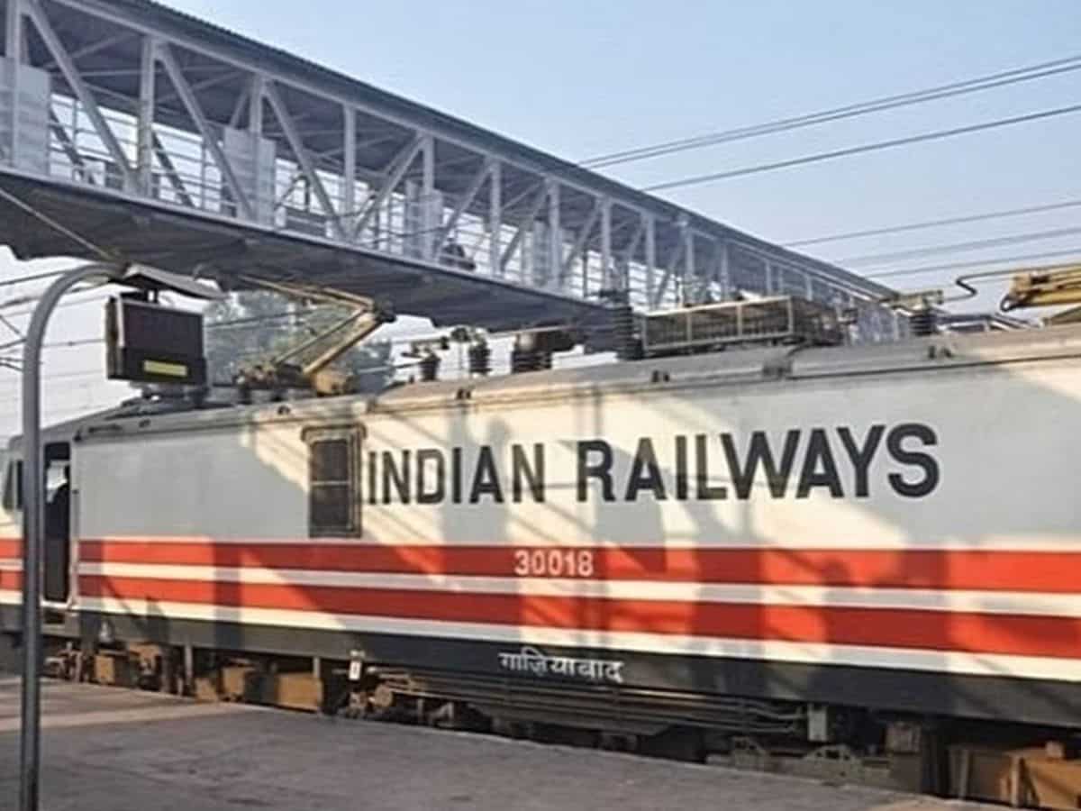 मुंबई से लेकर गुजरात जाने वाले पैसेंजर्स के लिए खुशखबरी! इन रूट्स पर 14 फेस्टिव स्पेशल ट्रेन चला रही है रेलवे